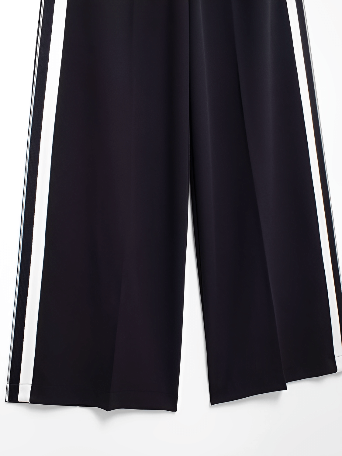 Sport Set with Jacket and Side-Striped Pants – Fernanda